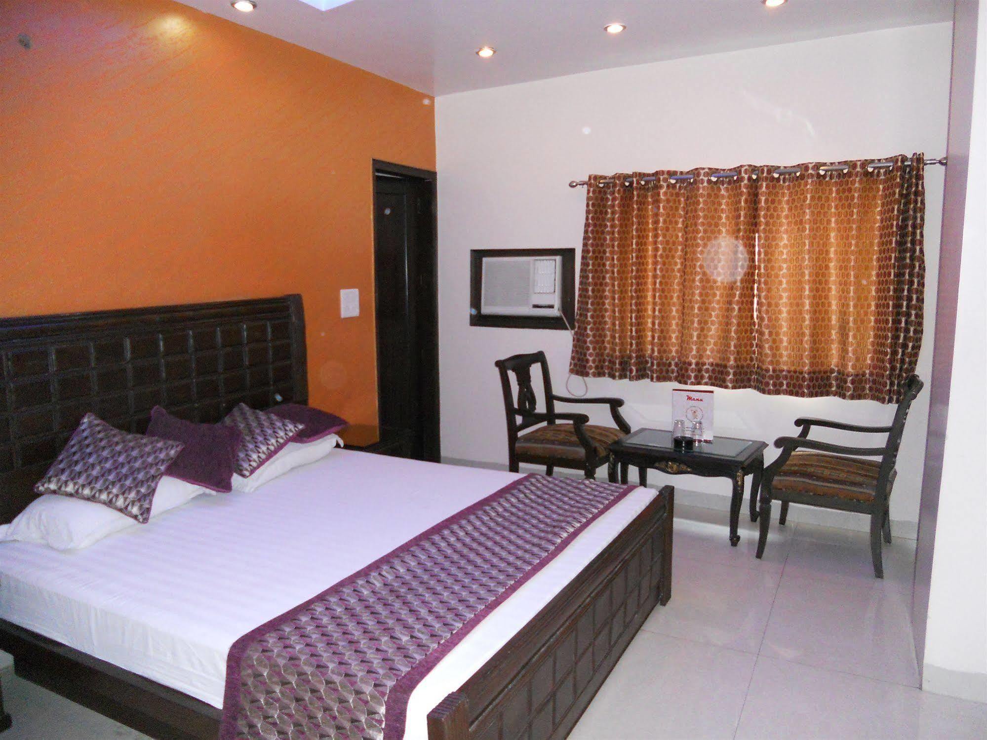 Amax Inn New Delhi Exterior photo