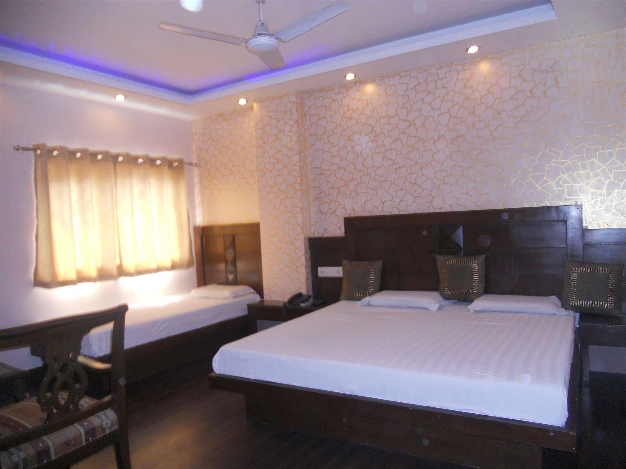 Amax Inn New Delhi Exterior photo